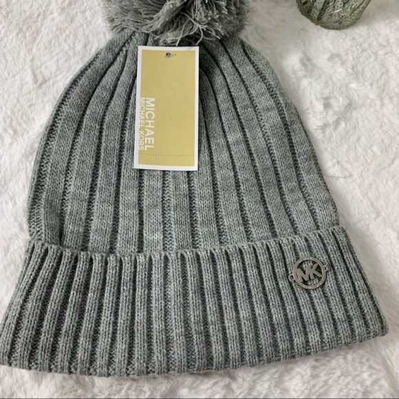 Michael Kors Beanie with Pom Gray with Metal Logo One Size NEW - Picture 3 of 7